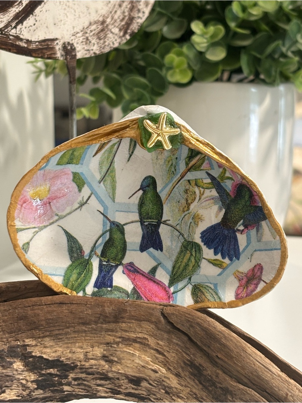 Decorative Hummingbird Clamshell